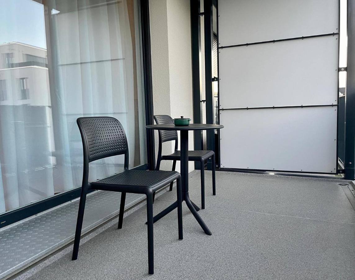 Studio Stevie Nicks I Parking Spot I Workplace I 24In Screen I Kitchen I Ps4 Offenbach del Meno Exterior foto