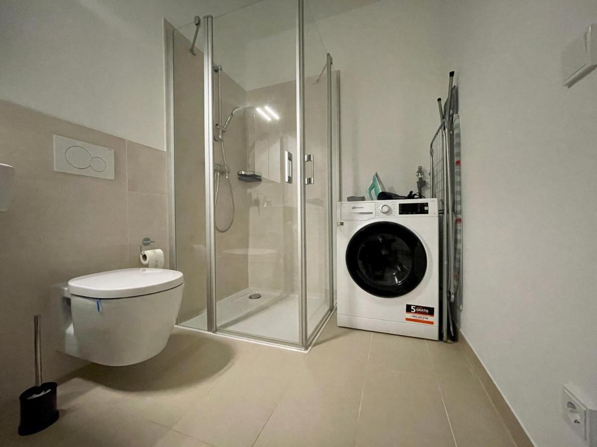 Studio Stevie Nicks I Parking Spot I Workplace I 24In Screen I Kitchen I Ps4 Offenbach del Meno Exterior foto