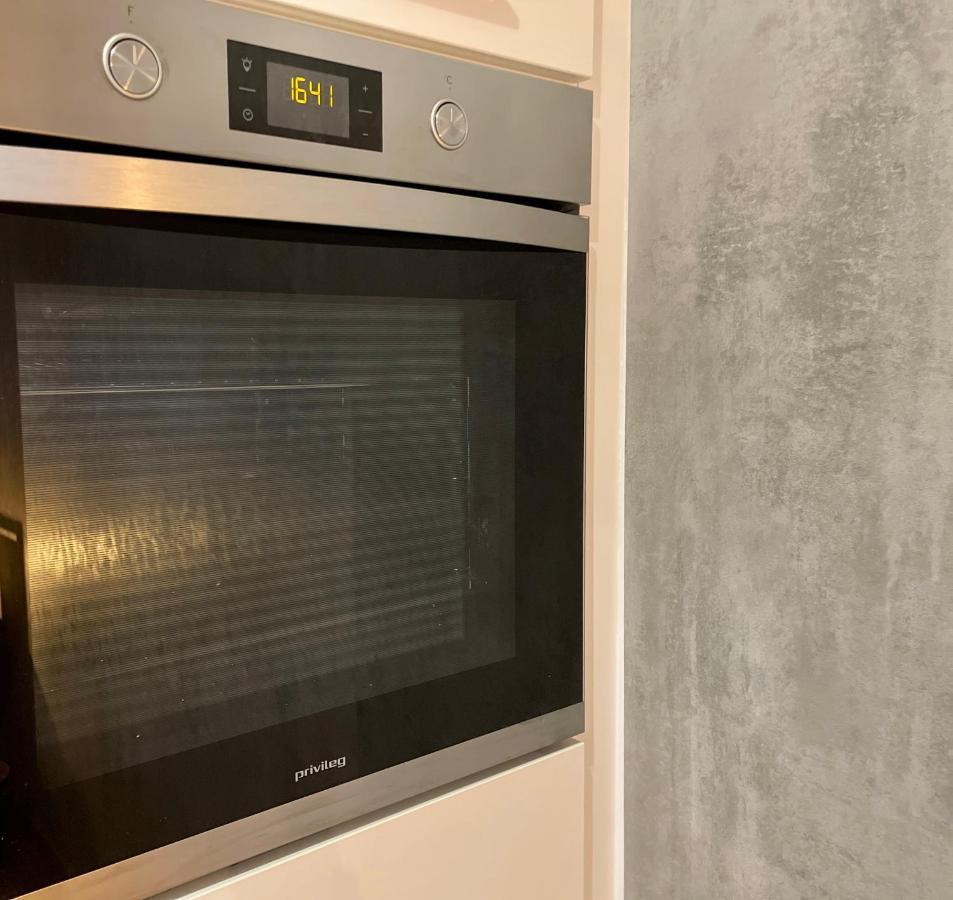 Studio Stevie Nicks I Parking Spot I Workplace I 24In Screen I Kitchen I Ps4 Offenbach del Meno Exterior foto