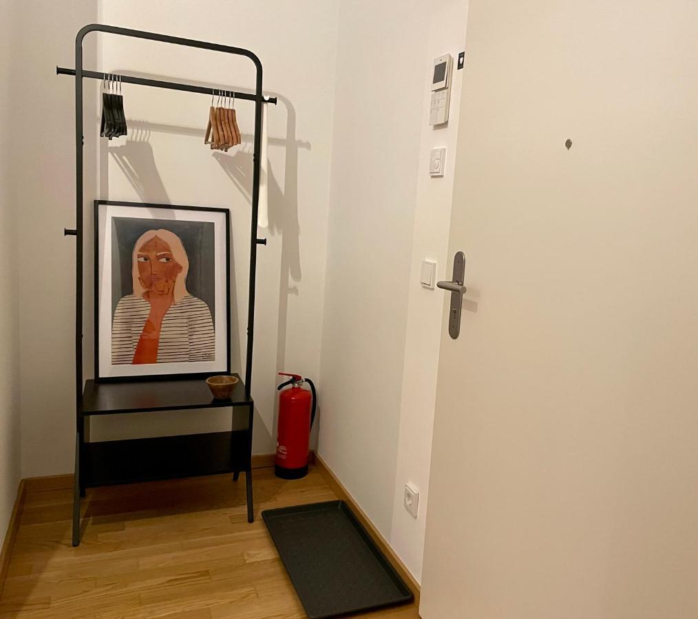 Studio Stevie Nicks I Parking Spot I Workplace I 24In Screen I Kitchen I Ps4 Offenbach del Meno Exterior foto
